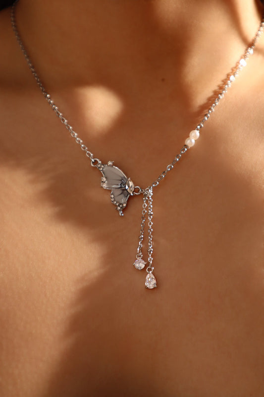 蝴蝶造型珍珠項鍊配鑽石