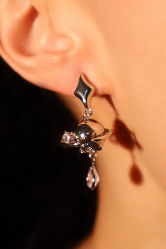 蝴蝶耳環配以土星星形鑽石