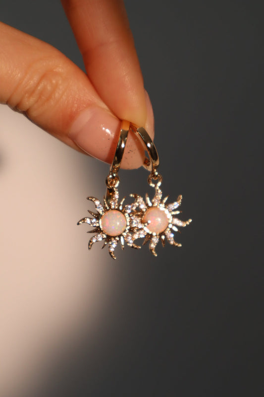 白色蛋白石日光耳環