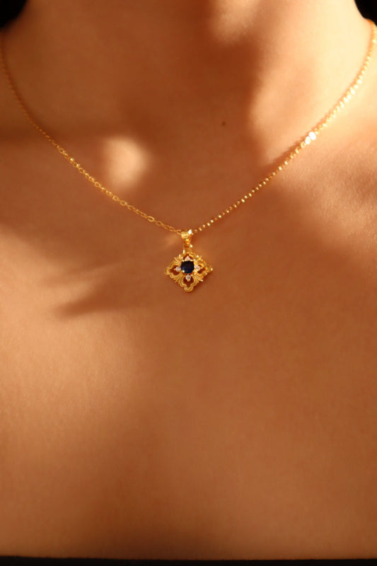藍寶石花邊項鍊含黃銅合金寶石