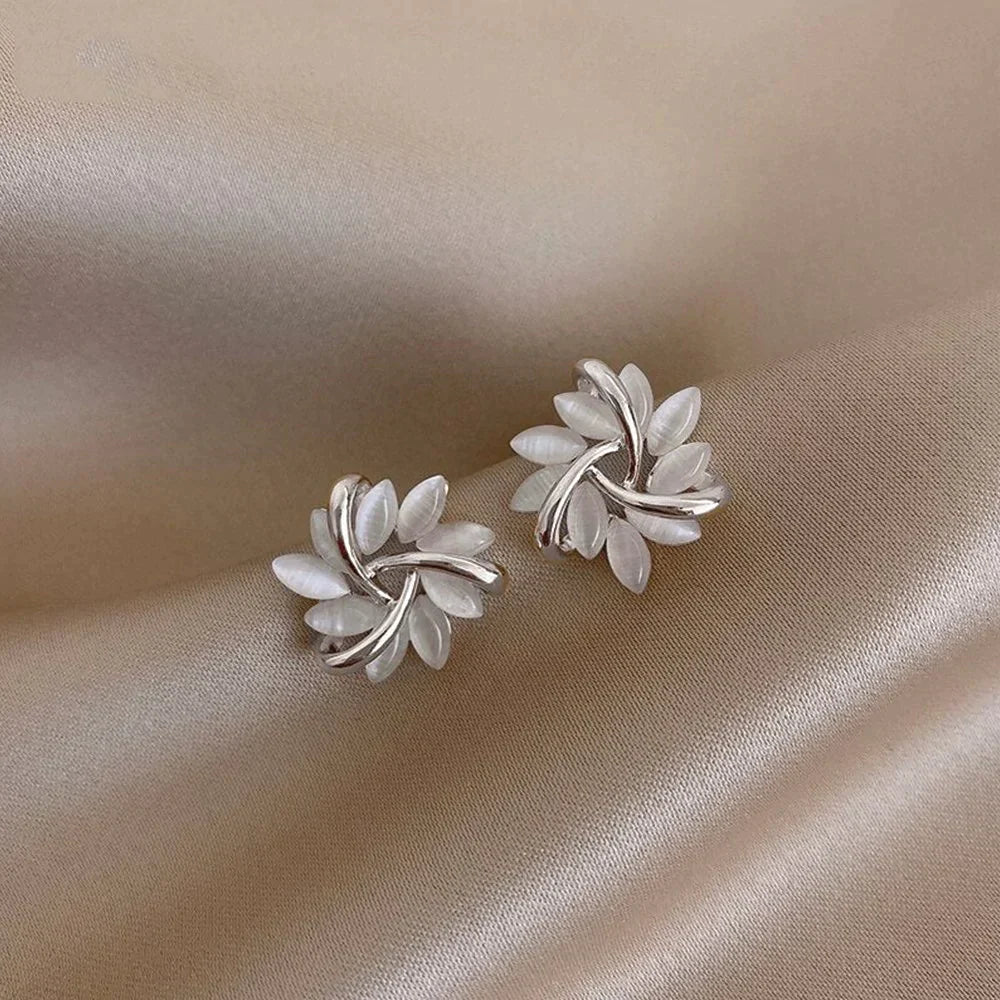金色圓形奧泊花瓣耳環